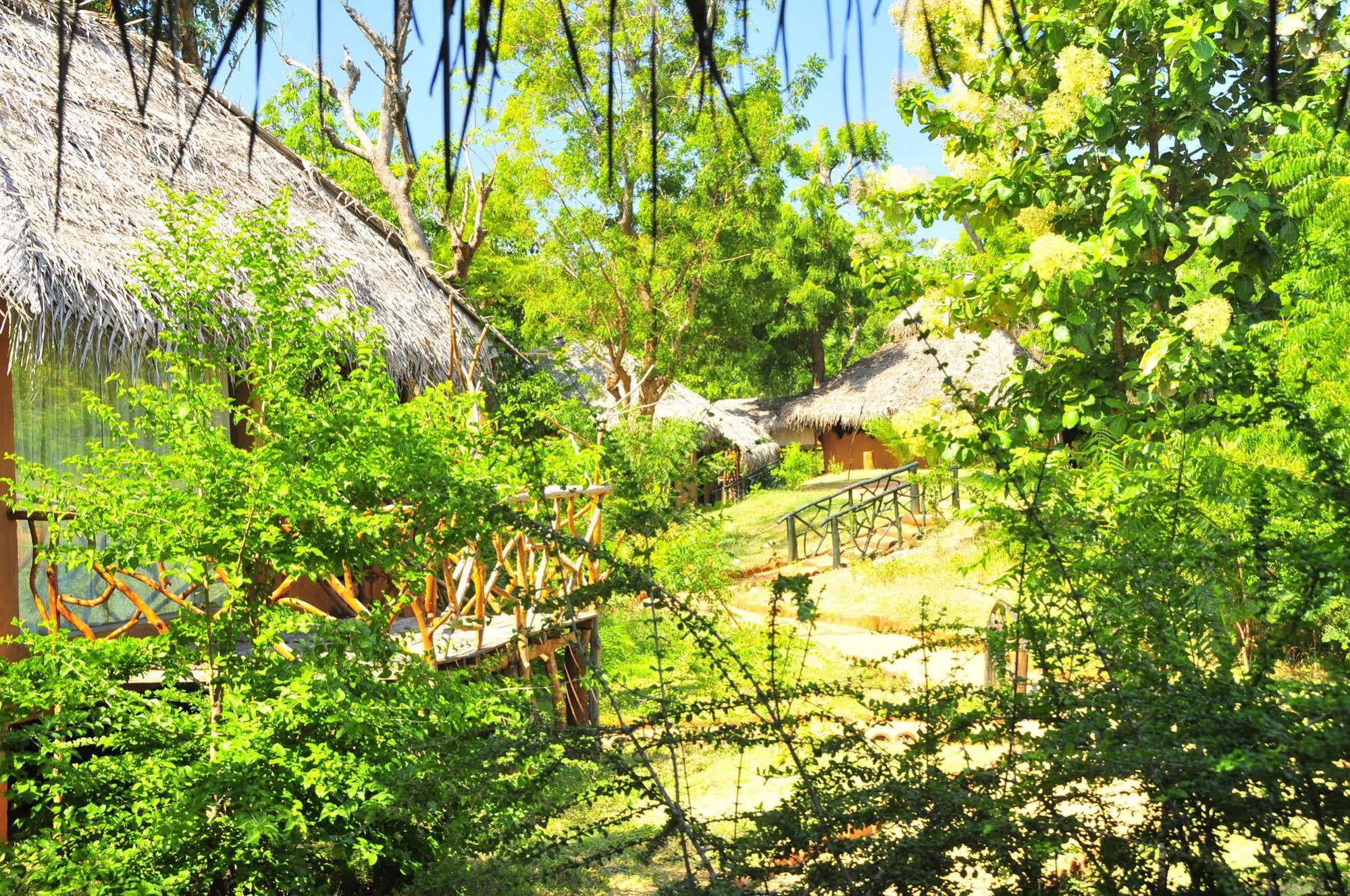 Yala Beddegama Eco Hotell Kataragama Exteriör bild